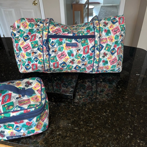 Vera Bradley large duffel Cuban Stamps and cosmetic case set! - Picture 11 of 12